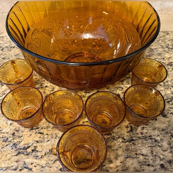 Indiana Glass / Tiara Vintage Amber Punch Bowl. 13”X 7” and 7 cups. - Picture 9 of 10